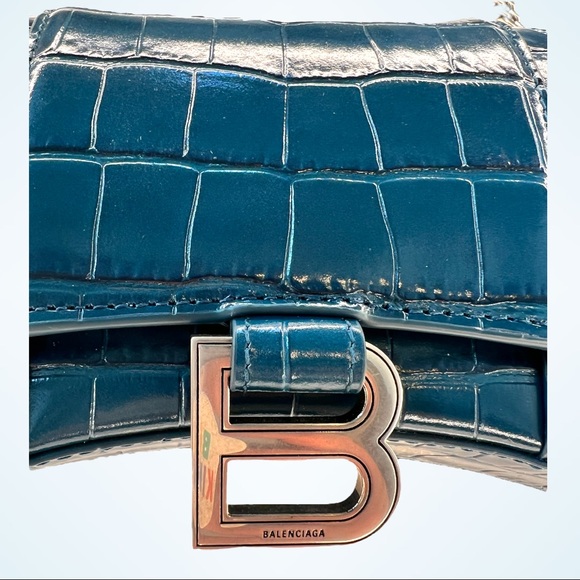 NEW BLUE BALENCIAGA BAG!! ๐ฅถ๐ฆ - Picture 3 of 5